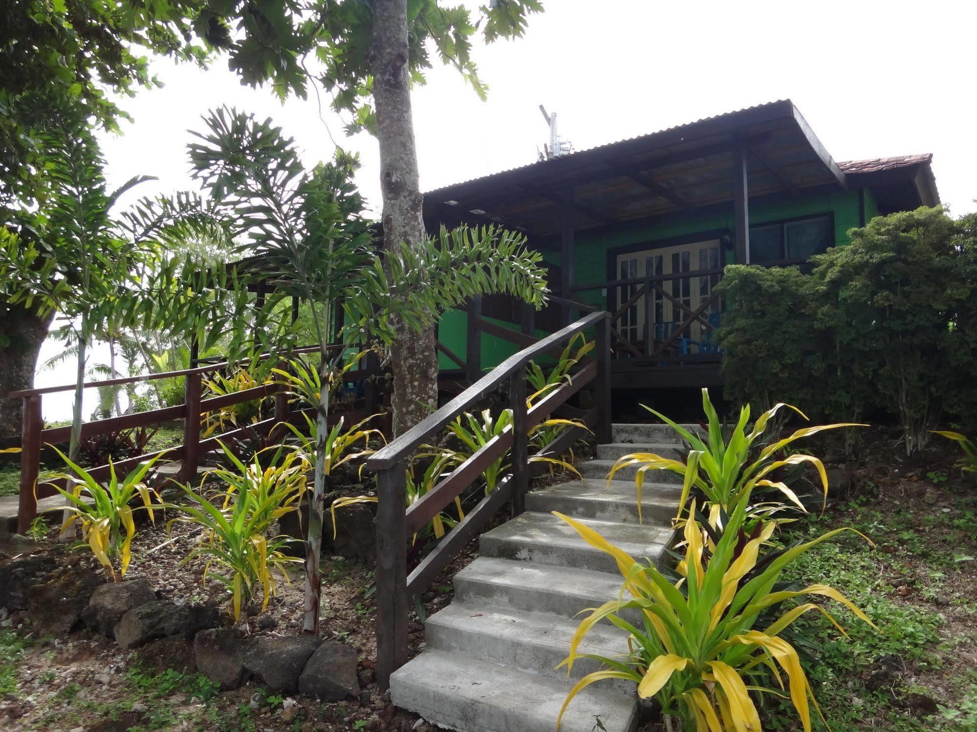 Vaimoana Seaside Lodge Savai'i Island エクステリア 写真